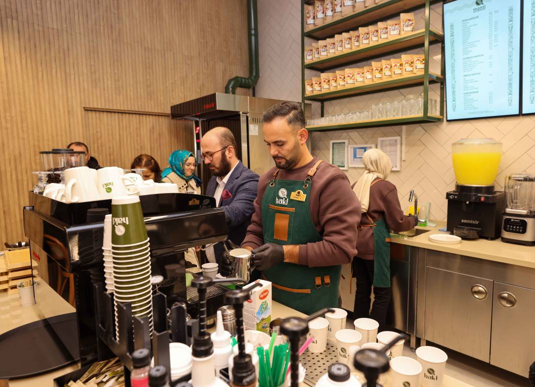 Belediye, Konya’daki 2 yoğun konumda kafe açtı: Meram’da Haki Kafe 10